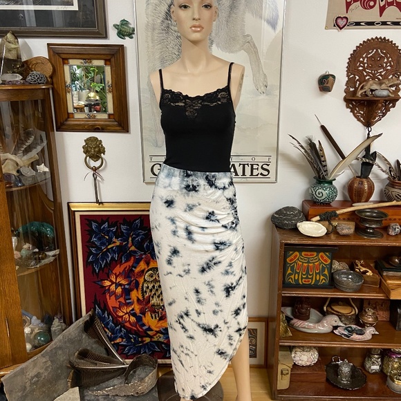🐦‍⬛4/$20🐦‍⬛ Tie-Dye Rouched Side Split Skirt - Picture 2 of 9